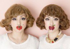PUFFY_FLアー写main_ヒキOK