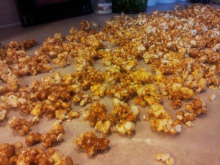 (2)-3homemade-caramel-corn