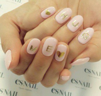 nail_hug