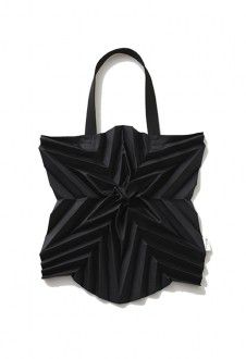 限定色_STAR PLEATS BAG_BLACK