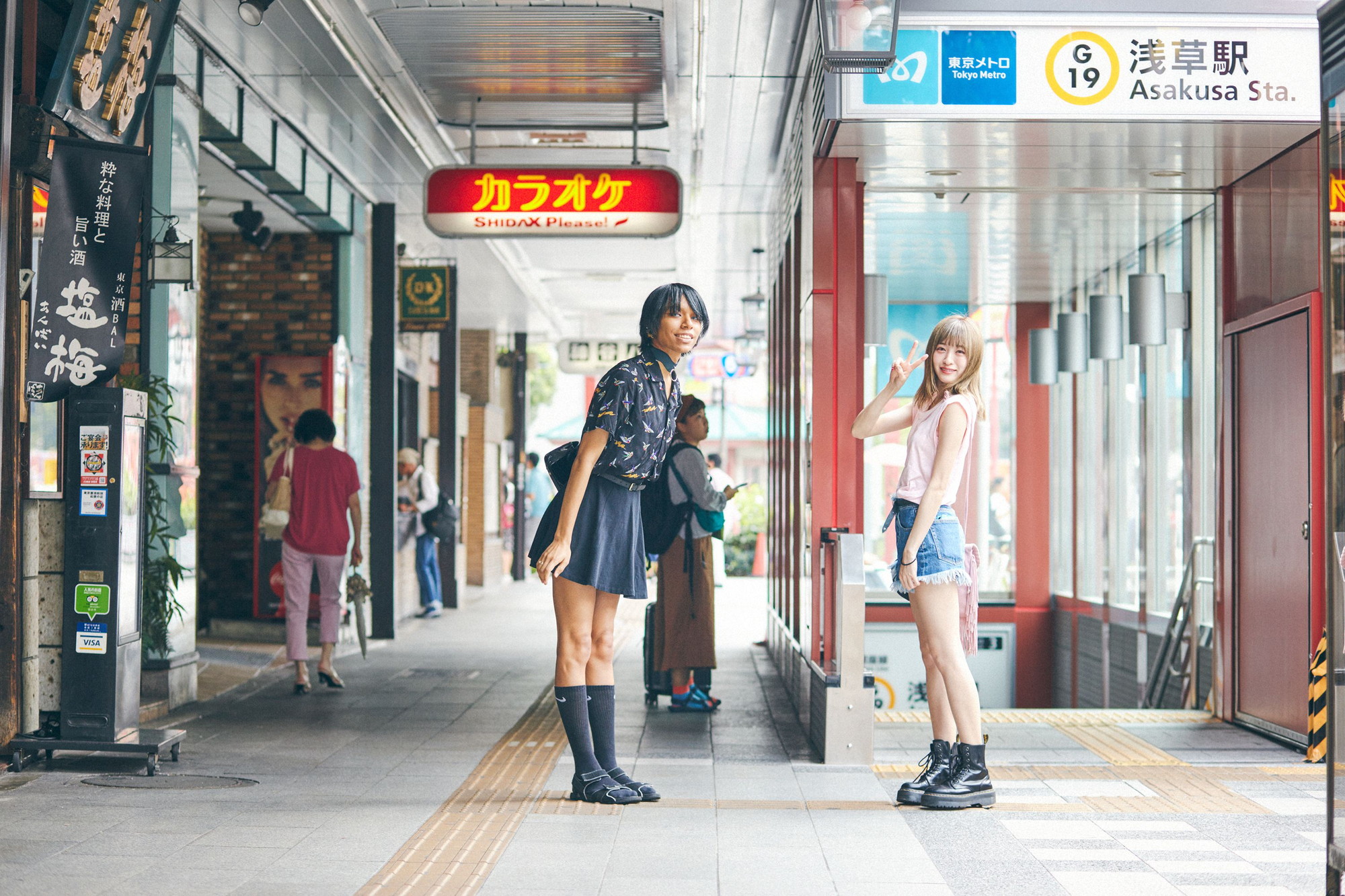 Amazon.co.jp: 女王蜂 無観客配信ライブ限定Tシャツ ライブT