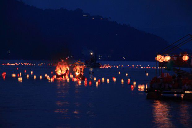 8月宮津燈籠流し花火大会