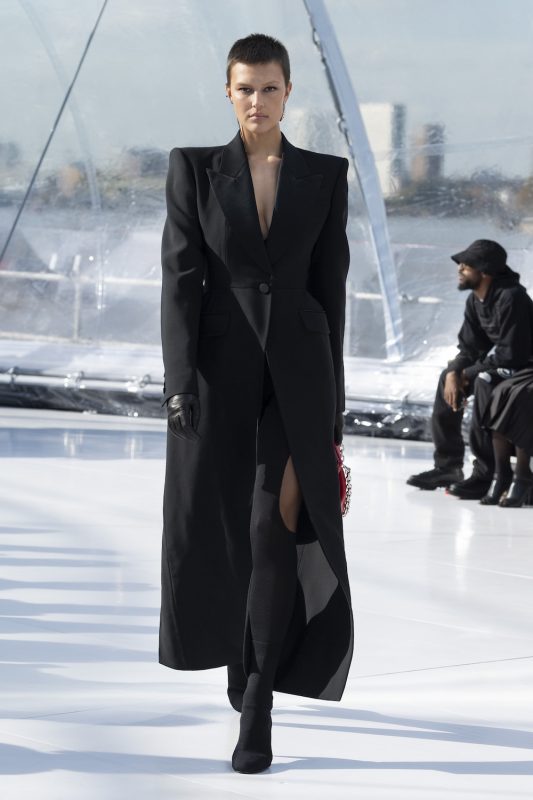 Alexander McQueen 2023年ウィメンズ春夏コレクション｜Infoseekニュース