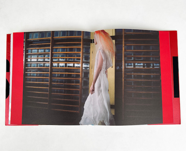 E-WAXが捉えたKIKO KOSTADINOVの世界。写真集『À Mon Seul Désir』が