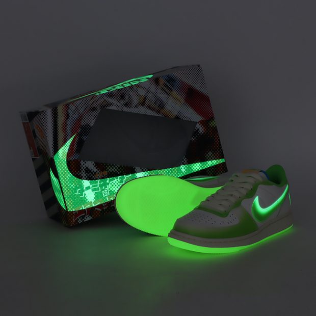 ナイキ　ソフビ NIKEから日本発祥のおもちゃソフビをモチーフにしたTERMINATORと